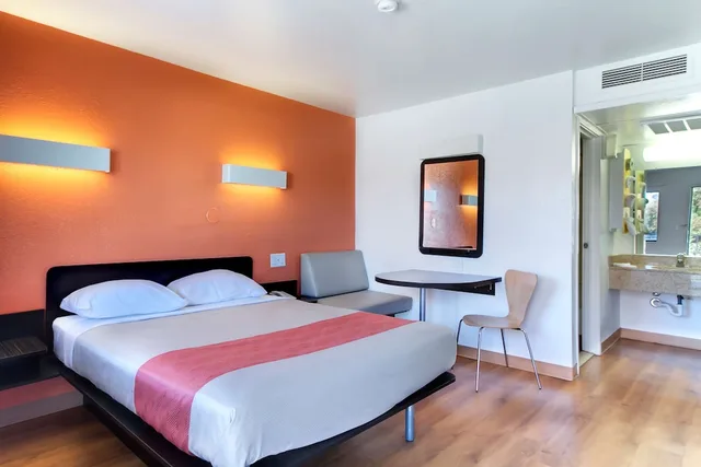 غرفة قياسية بسرير كينج، Motel6 Capitol Heights, MD - Washington 1/4