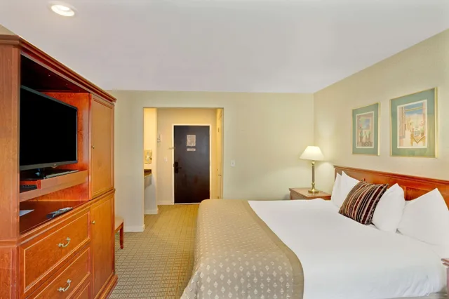 غرفة بسرير كوين لذوي الإعاقة، Ramada By Wyndham Draper 1/5