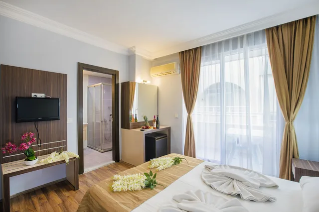 غرفة قياسية بسرير مزدوج أو سريرين منفصلين، Hawaii Suite Beach Hotel 6/8