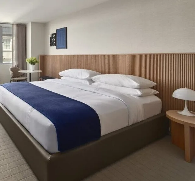 غرفة ديلوكس بسرير كينج، Hotel Aka Boston Common 1/1