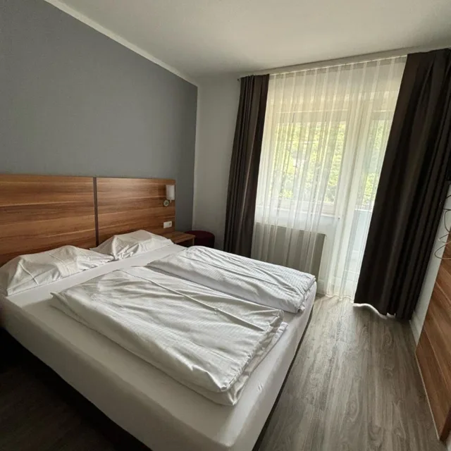 غرفة ثلاثية بسرير كينج بإطلالة، Hotel Schlangenbader Hof 1/7
