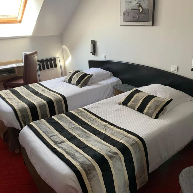 غرفة بسريرين منفصلين، Hotel Le Bayeux 4/6