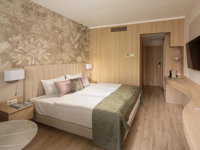 Deluxe, Hotel Carbona Thermal Spa 4/5
