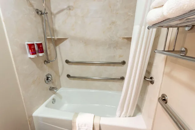 غرفة بسرير كينج لذوي الإعاقة، SureStay Plus Hotel by Best Western Rexburg 6/7