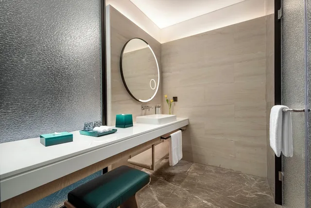 Premium, 2 Double Beds, HUALUXE Resort Beihai Silver Beach by IHG 3/4