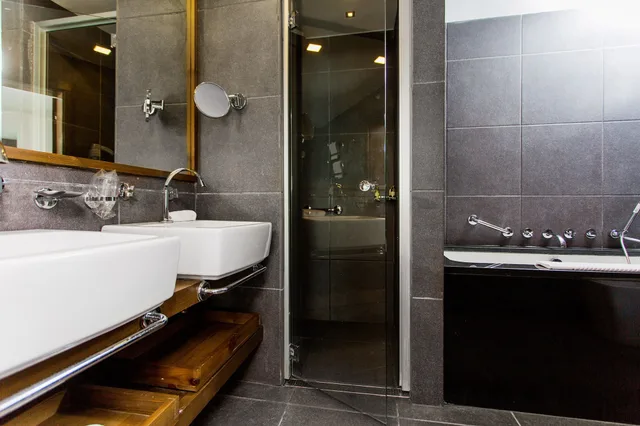 2 Bedrooms, Family Suite, Superior, Queen and Twin Beds, 2 Bathrooms، Avala Resort and Villas 5/5