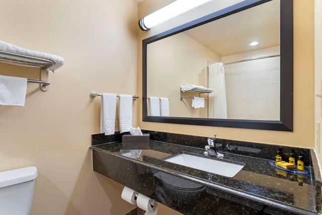 جناح بسريرين كوين لذوي الإعاقة، Best Western Plus Goliad Inn and Suites 3/3