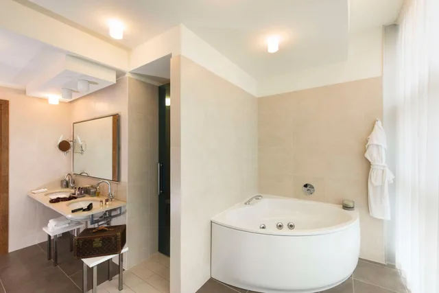 Connecting, Suite, King Bed, 2 Bathrooms, Sofa، Best Western Premier Bhr Treviso Hotel 5/7