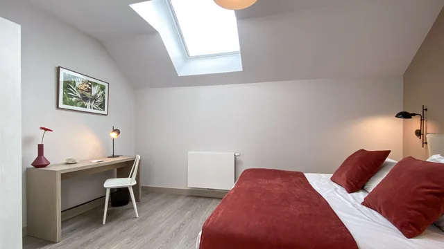 شقة سوبيريور بسرير كوين وسرير فردي بإطلالة على الجبل بغرفة نوم واحدة مع أريكة، Appart hotel Le Genepy 3/10
