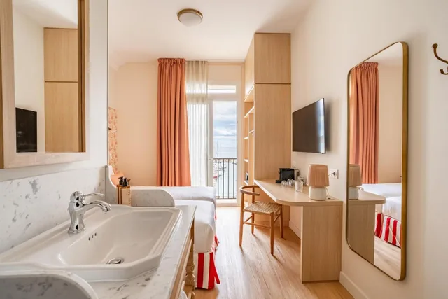 غرفة كلاسيكية بإطلالة على البحر، Villa Camille Hotel & Spa 6/7