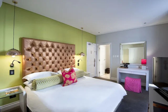 غرفة قياسية بسرير كينج بإطلالة على الفناء، The Grand Daddy Boutique Hotel 1/10
