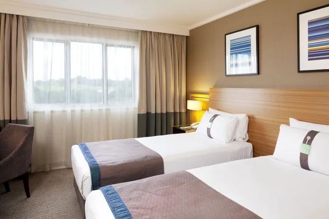 غرفة قياسية بسريرين منفصلين، Holiday Inn Birmingham Bromsgrove 2/10