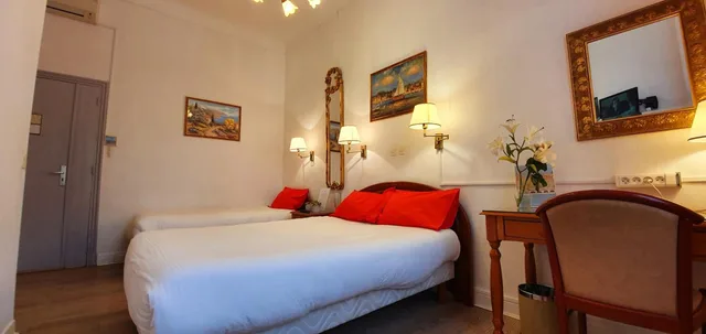 غرفة ثلاثية بحوض استحمام، Richelieu Hotel 1/4