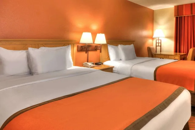 Standard, 2 Queen Beds, Econo Lodge Pigeon Forge Riverside 3/10