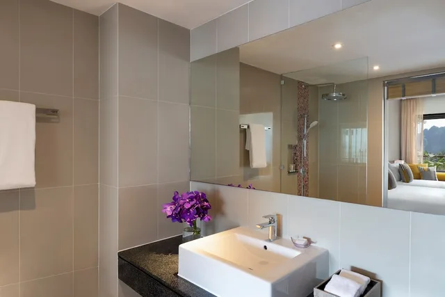 Avani, Superior, King Bed, Sea View، Avani Ao Nang Cliff Krabi Resort 4/6