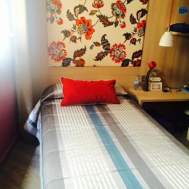 غرفة مفردة، Hotel Ginebra 6/10
