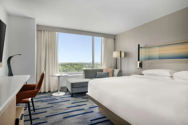 Guest Room, King Bed, Club Lounge Access, Saddle Brook Marriott 1/6