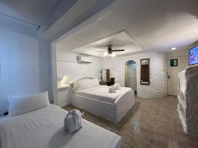 غرفة بسرير مزدوج مع سرير إضافي، Harrys Steakhouse & Beach Hotel 3/7