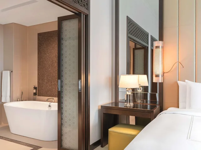 غرفة بريميوم بسريرين منفصلين بإطلالة على البحر، Rixos Marina Abu Dhabi 6/6