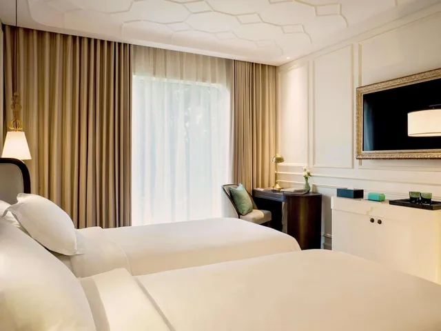 غرفة ديلوكس بسريرين منفصلين بإطلالة على المدينة، Hotel des Arts Saigon - MGallery Collection 1/7