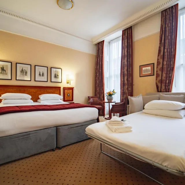 Room, Triple, Sofa, Grange Clarendon Hotel 7/10
