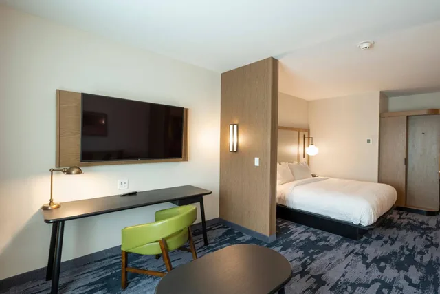 جناح تنفيذي بسرير كينج مع أريكة، Fairfield Inn & Suites by Marriott Arkadelphia 2/2