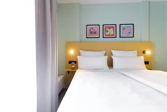 1 Bedroom, Suite, Queen Bed, Sofa, Garner Hotel Berlin Messe by IHG 2/6