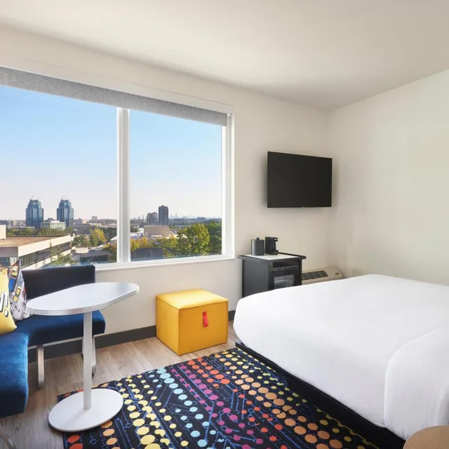 Savvy, King Bed، Aloft Atlanta Perimeter Center 2/7