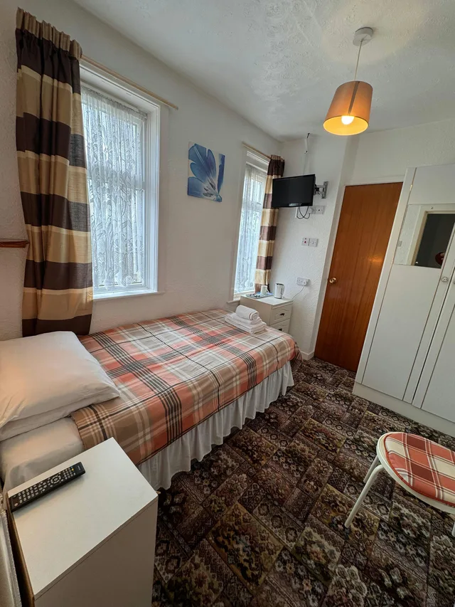 Standard Single Room, RideSide Hotel, next to Pleasure Beach Blackpool 5/7