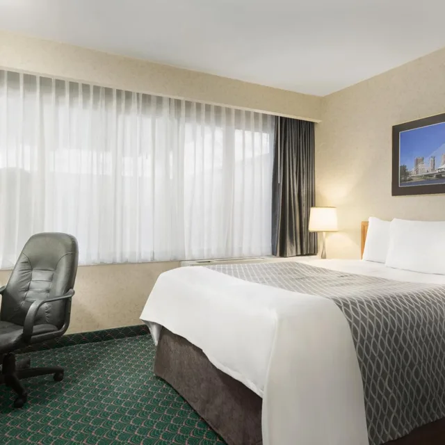 غرفة ديلوكس بسرير كوين، Travelodge by Wyndham Winnipeg East 6/10