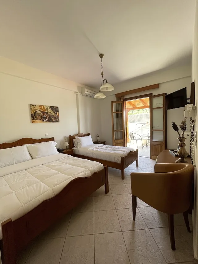 غرفة ثلاثية بسرير مزدوج مع أريكة، Sofotel 4/10