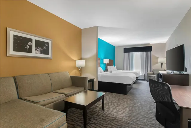 جناح بسريرين كوين مع أريكة، Best Western Plus Hiawatha Hotel 3/5