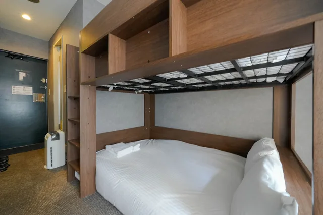 غرفة قياسية رباعية بفراش فوتون وسرير بطابقين، Residence Hotel Stripe Sapporo 3/5