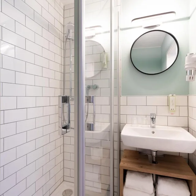 Standard, King Bed, Garner Hotel Cologne - Engelbertz By IHG 4/6