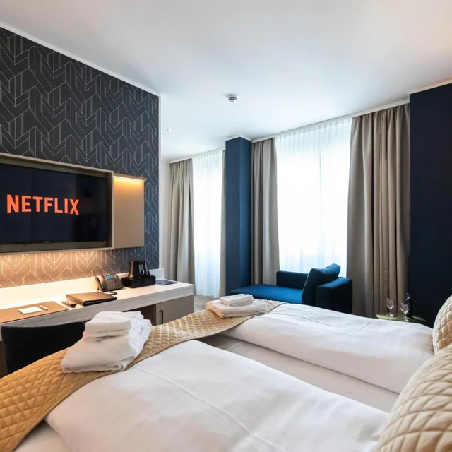 غرفة كبيرة بسرير مزدوج بإطلالة على المدينة، Best Western Premier Royal Blue - Adult Only 3/10