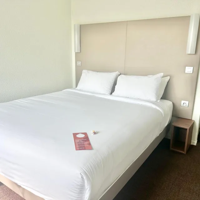 Room, Double Bed, Campanile Nantes Est Saint Sebastien Sur Loire 1/8