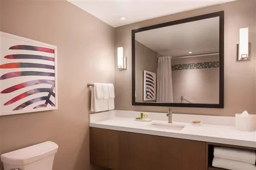 Room, King Bed, Balcony, Garden Wing، Caribe Hilton 2/2