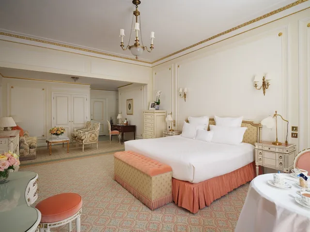 جناح جونيور بسرير كينج، RITZ LONDON 4/7