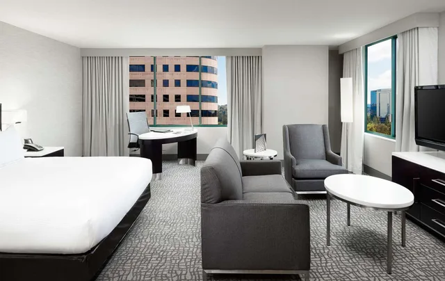 غرفة ركنية بسرير كينج، Hilton Woodland Hills Los Angeles 1/4
