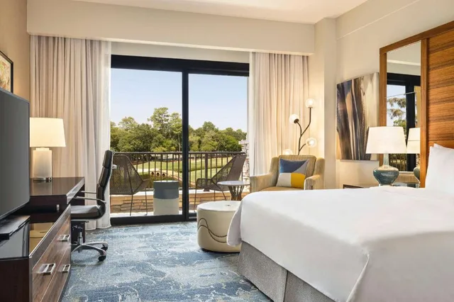 Room, King Bed, Pool or Golf View, Balcony, Accessible، The Woodlands Resort, Curio Collection by Hilton 1/1