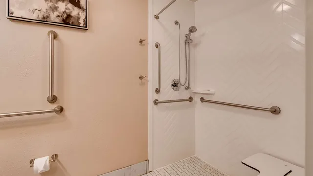 غرفة بسرير كينج لذوي الإعاقة، Best Western Premier I-95 Savannah Airport/ Pooler West 4/4