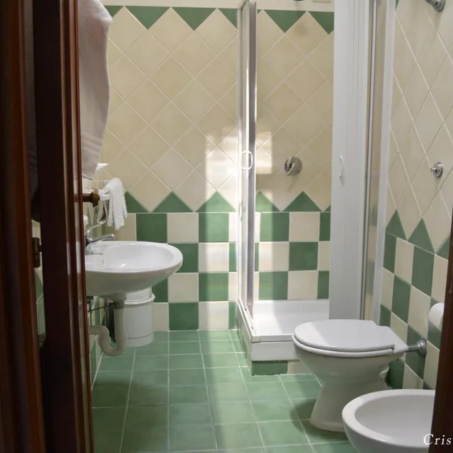 غرفة ثلاثية، Hotel La Ginestra 5/9