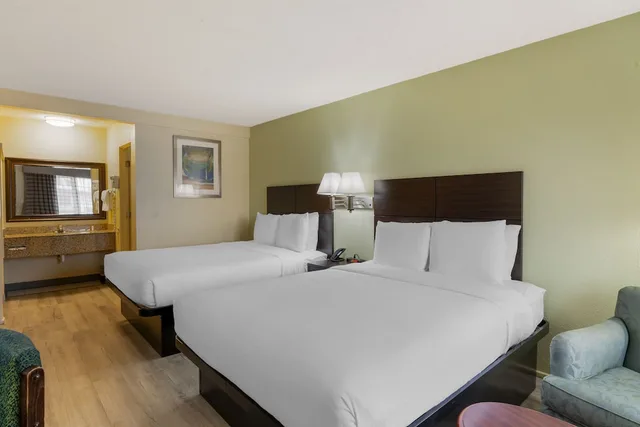 غرفة ديلوكس بسريرين كوين، University Inn Suites 3/8
