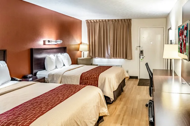 غرفة ديلوكس بسريرين كوين، Red Roof Inn Columbus - Taylorsville 1/4