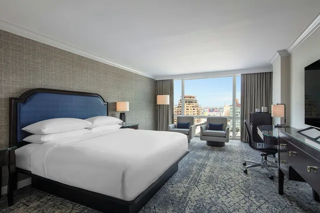 غرفة بسرير كينج لذوي الإعاقة، Sheraton LaGuardia East Hotel 1/5