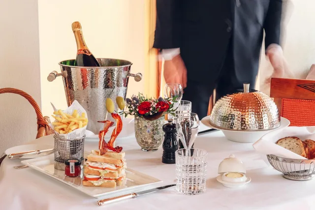 جناح ركني بسريرين منفصلين بإطلالة على الجبل، Grand Hotel Zermatterhof 1/4