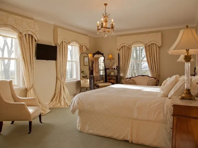 Eldon, Superior, King Bed، West Longridge Manor B&B 3/8