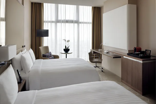 غرفة ديلوكس بسريرين منفصلين بإطلالة على البحر، Istanbul Marriott Hotel Sisli 3/7