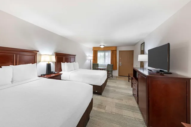 Room, 2 Queen Beds, Best Western Plus Redondo Beach Inn 1/4