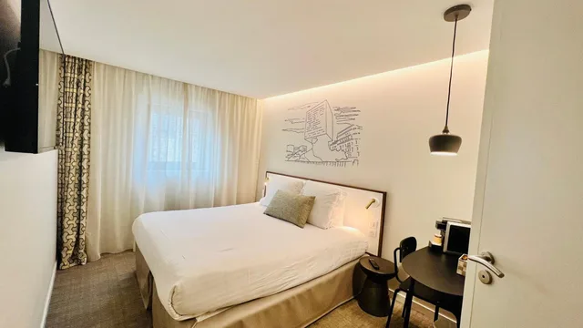 غرفة كومفورت عائلية بسرير مزدوج وسريرين منفصلين، Hotel du Pin Nice Port 1/1